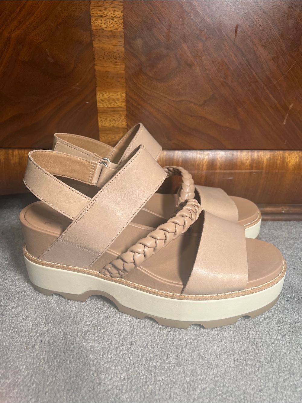 Sorel Joanie IV Y Strap Wedge Women's Platform Sandal Tan size 9.5